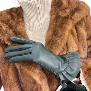 NWT Etereo dark green genuine leather fleece lined old money ruffle gloves 6.5